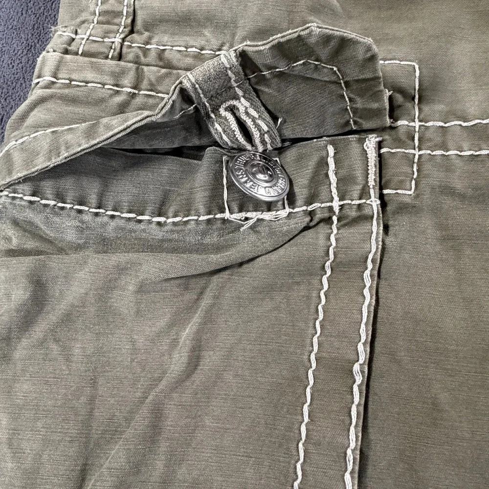 True Religion Mens Super T Cargo Shorts Olive Green White Stitch Y2K Size 34 37
